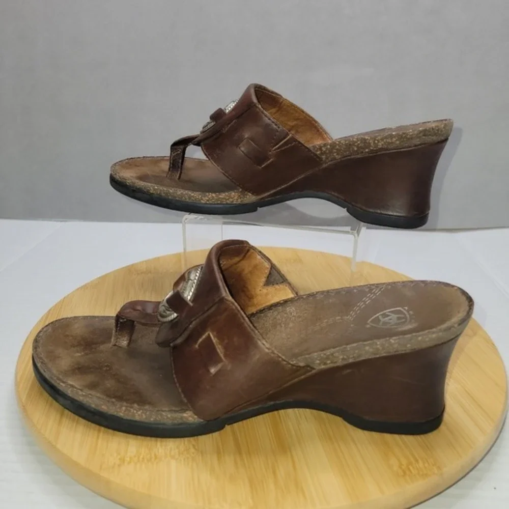 Ariat Wedge Sandals Women 7.5B Brown Leather Western‎ Buckle Thong Shoes